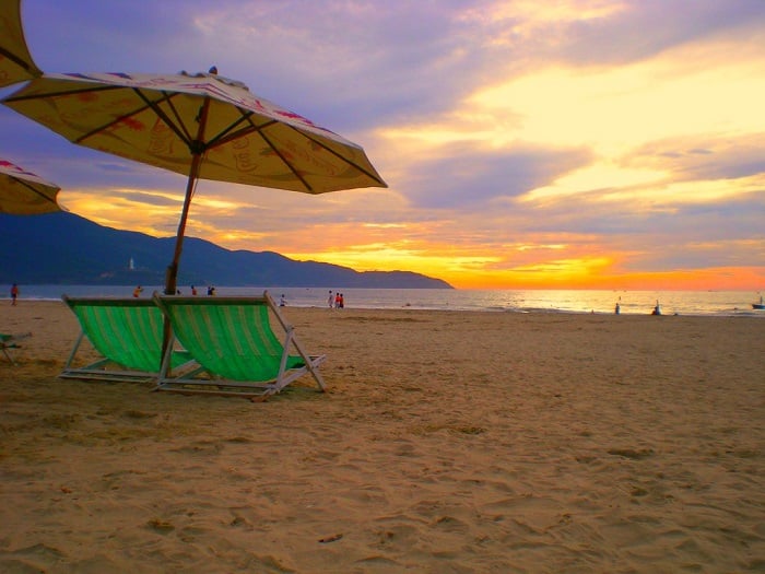 Biển Phạm Văn Đồng - Bãi biển hiện đại đẹp quên lối về