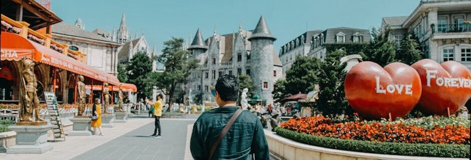Dạo quanh Chi Tiết Giá Vé Bảo Tàng Tượng Sáp, Hầm Rượu Debay & Các Dịch Vụ Lẻ Tại Bà Nà Hills 2026